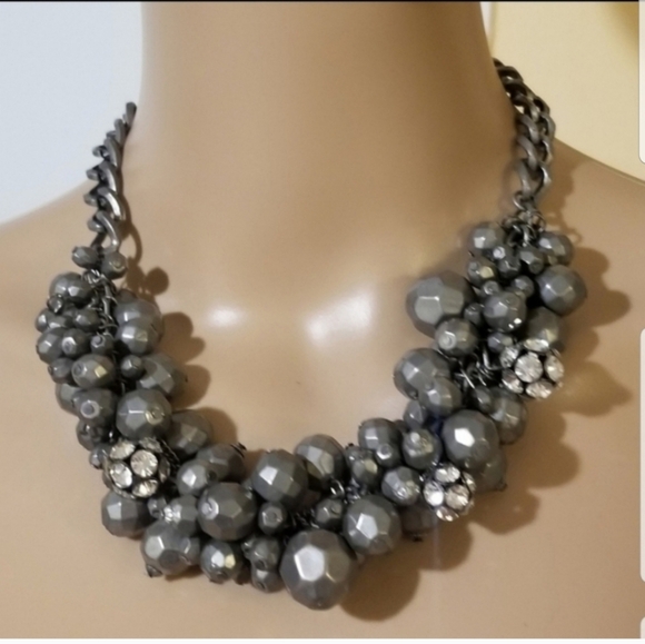 SIMPLY VERA VERA WANG RETIRED SIVERTONED CLUSTER BEAD STATEMENT NECKLACE - Picture 2 of 4